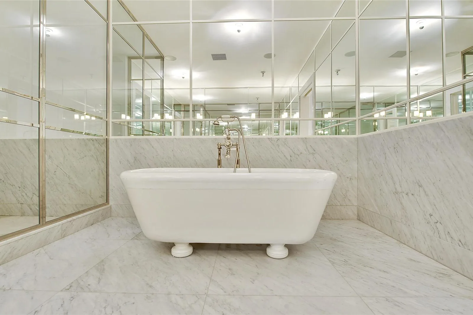 Bagno in marmo e pietra naturale · Marmi di Carrara · lavoro 3