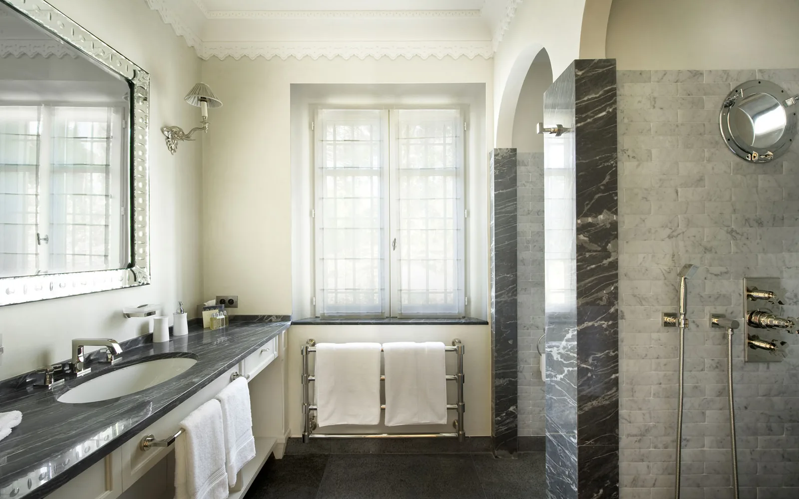 Bagno in marmo e pietra naturale · Marmi di Carrara · lavoro 24