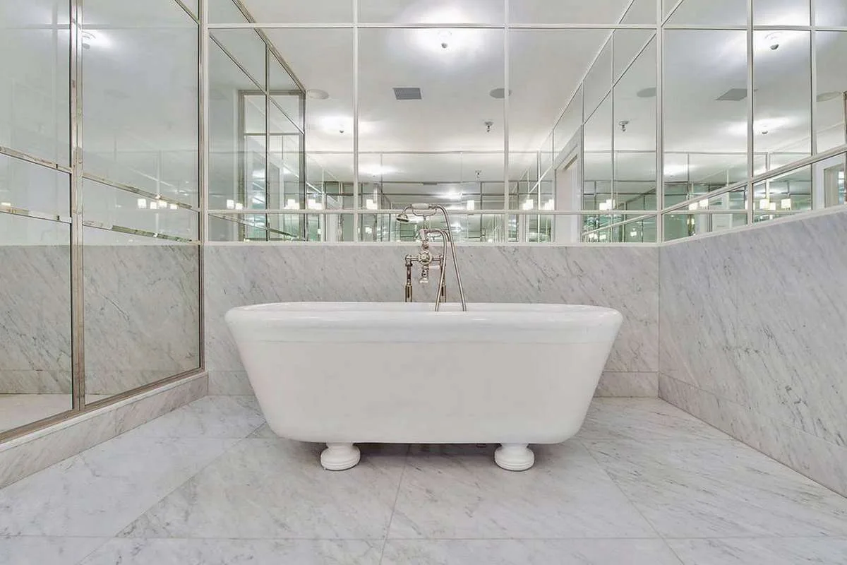 Bagno in marmo e pietra naturale · Marmi di Carrara · lavoro 34