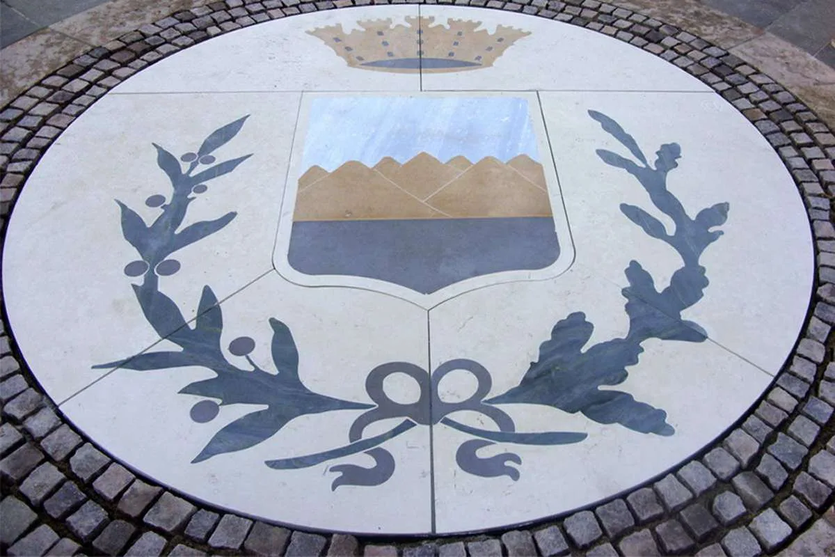 Esterno in marmo e pietra naturale · Marmi di Carrara · lavoro 10