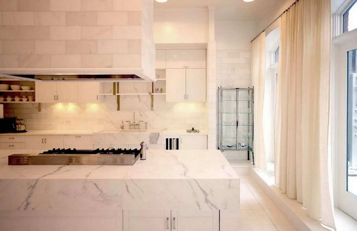 Piano cucina in marmo e pietra naturale · Marmi di Carrara · lavoro 24