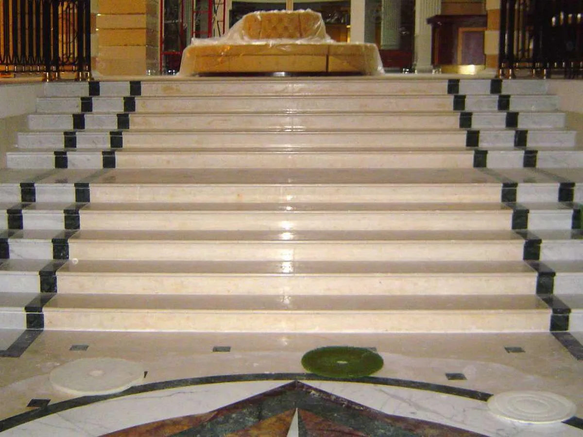 Piastrelle in marmo e pietra naturale · Marmi di Carrara · lavoro 7