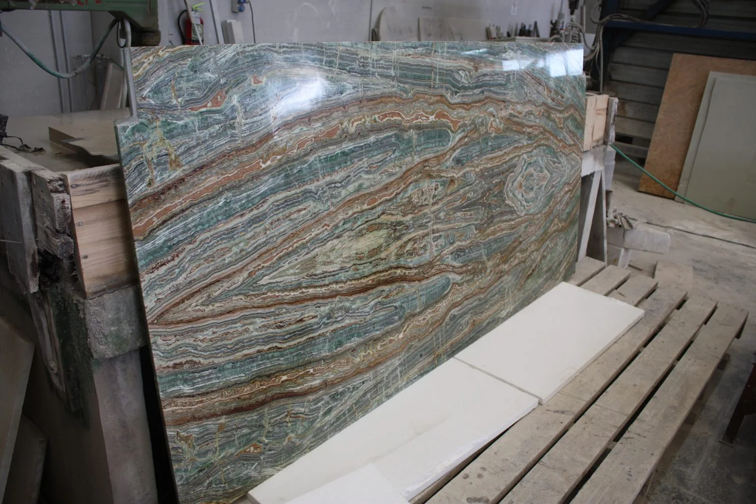 Retroilluminato in marmo e pietra naturale · Marmi di Carrara · lavoro 19