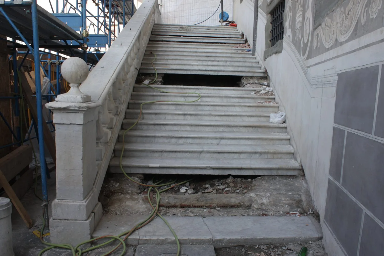 Scala in marmo e pietra naturale · Marmi di Carrara · lavoro 2