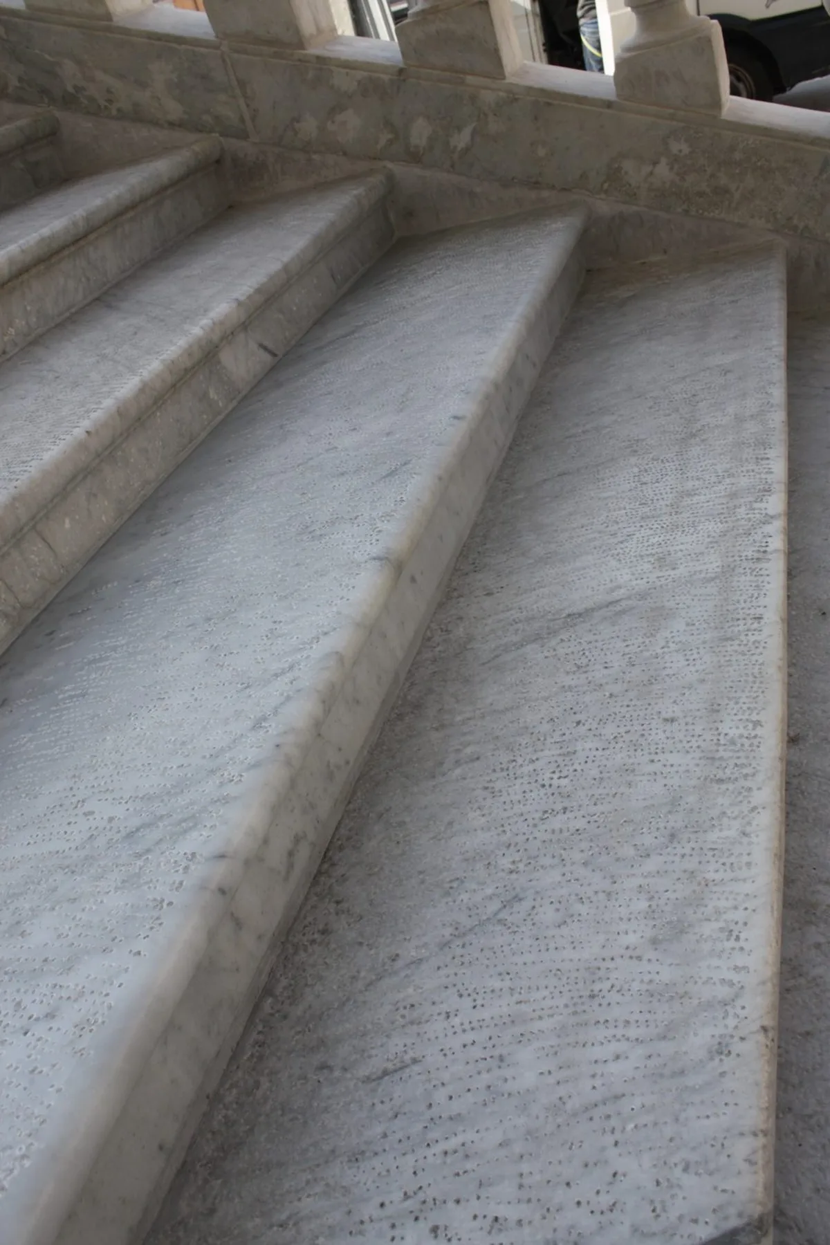 Scala in marmo e pietra naturale · Marmi di Carrara · lavoro 4