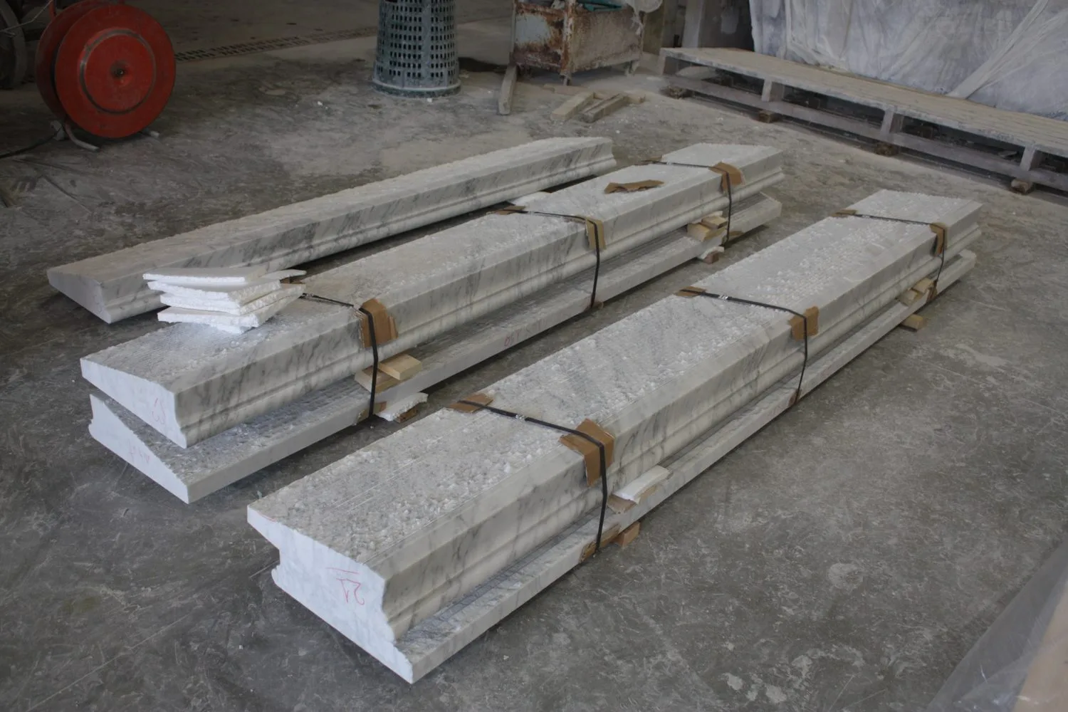Scala in marmo e pietra naturale · Marmi di Carrara · lavoro 10