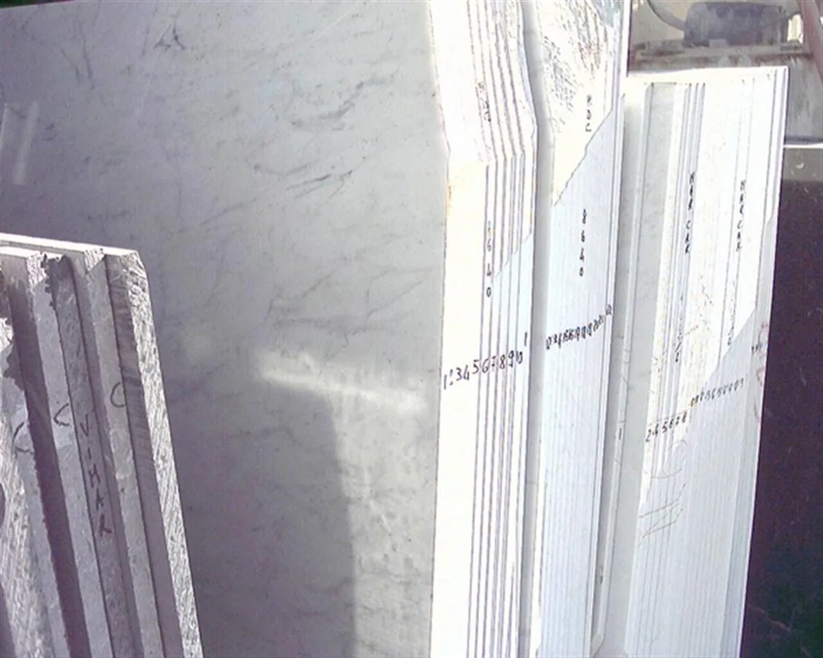 Bianco Carrara C2 (Large) · pietre