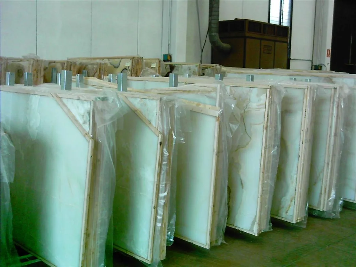 Onice Bianco Slabs · onic