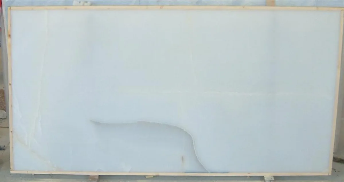 Pure White Onyx (Large) · onic