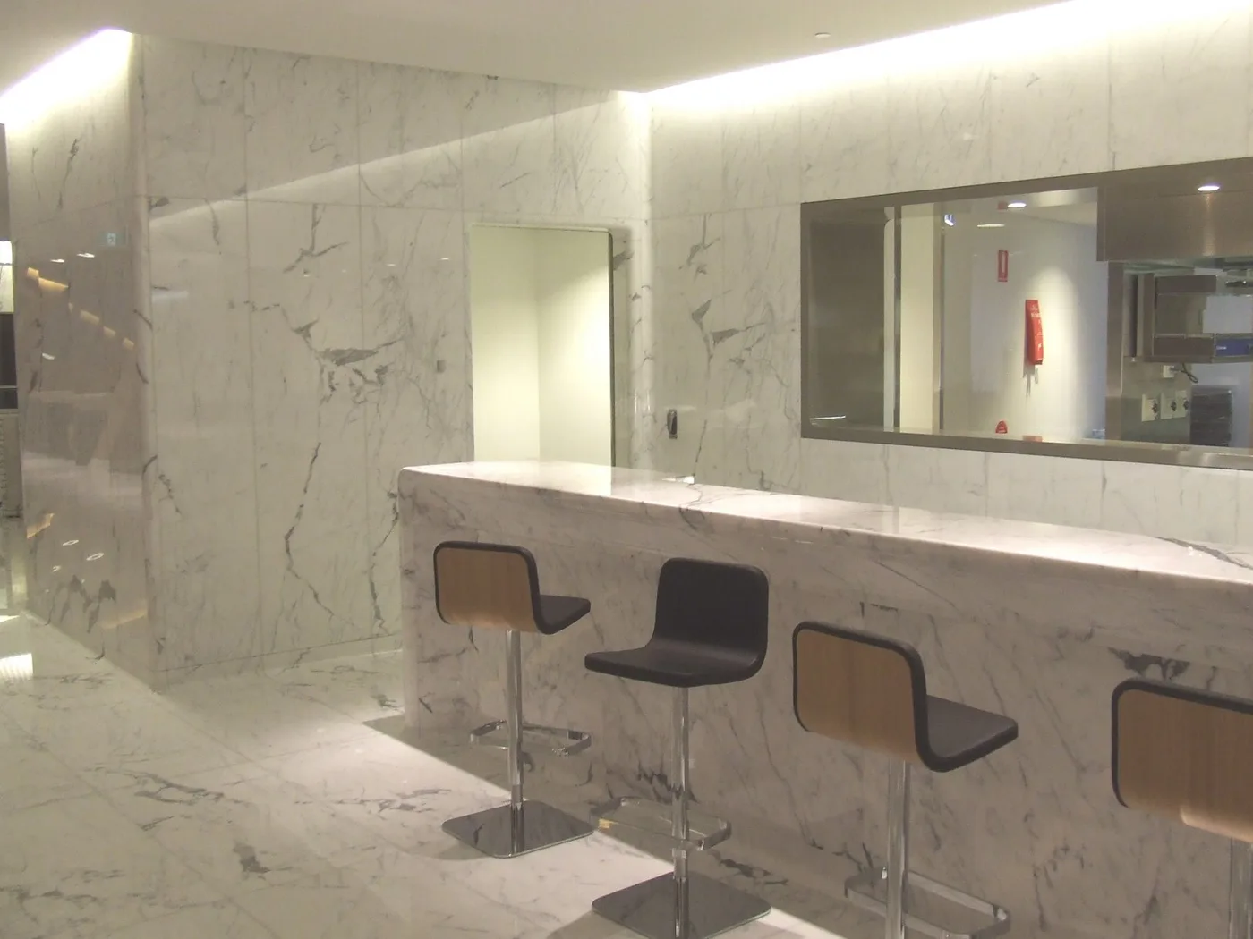 Statuario Bar · pietre