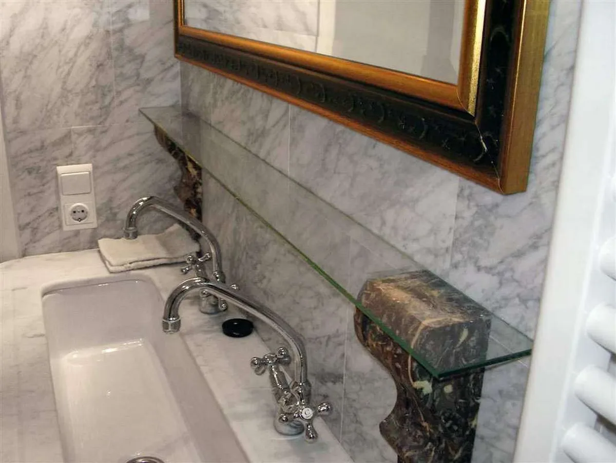 Bagni in marmo e pietra naturale · Marmi di Carrara · progetto 17