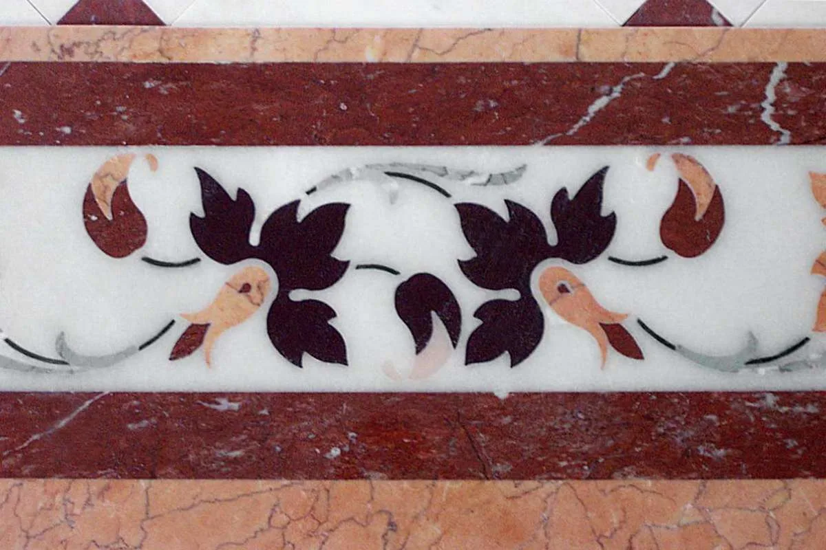 Intarsi a pavimento in marmo e pietra naturale · Marmi di Carrara · progetto 4